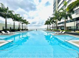 Suite Luxury en Puerto Santana，位于瓜亚基尔的带停车场的酒店