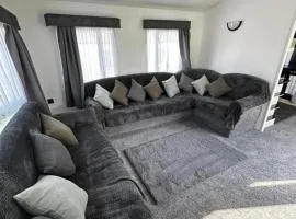 2 Bed Mobile Home Sea Views, Centre Field