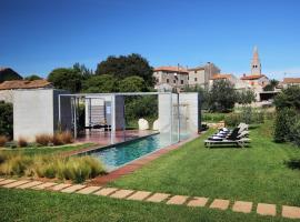 Villa Palace Leonardelli, a luxury renovated baroque villa，位于加利扎纳的酒店