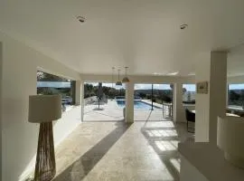 Maison à Saint-Remèze avec Piscine, 8 Pers, Animaux Acceptés, Jardin 2000m² et Studio Indépendant - FR-1-382-201
