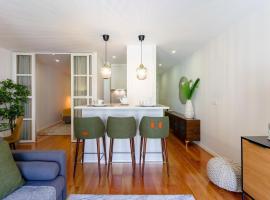 Flat with cozy balcony in the heart of city center，位于波尔图的酒店