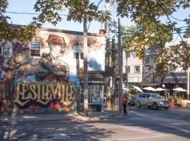 Casa Hotel Elegant 2BR Suite in Leslieville
