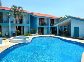 Pineapple Condo at Villa Riviera，位于科克的酒店