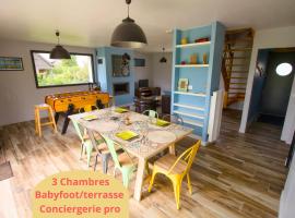 Evasion entre Mer et Campagne avec Babyfoot et terrain de p&eacute;tanque, 3 chambres, chemin&eacute;e - Intendance Luxury Host，位于Le Rozel的豪华酒店