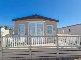 Whitstable Beaumont - Sleeps 6, 588 ft