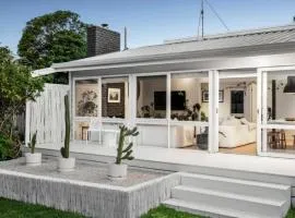 Zeally Bay coastal cool retreat 600m to beach