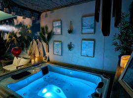 Les Spas de la Mer, Appart&Spa Aloha, 100m de la plage, Plein cœur du Grau，位于勒格罗-迪鲁瓦的带按摩浴缸的酒店