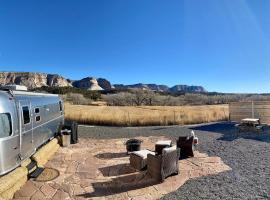 The Airstream 2 at East Zion in The Fields，位于奥德维尔的露营地