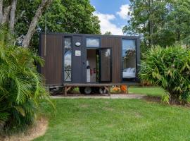 Chain of Ponds Cottage by Tiny Away，位于Tamaree的酒店
