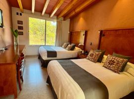ANUIES Valle de Bravo HOTEL y CONVENCIONES，位于巴耶德布拉沃的酒店
