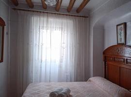 Apartamento casa con vistas al campo y cocina con terraza，位于Villanueva de San Juan的酒店