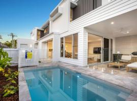 Luxury Townhouse Maroochydore，位于玛志洛的酒店