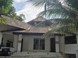 Bharathapuzha villa，位于Kārakkād的酒店