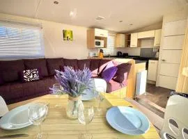 Marton Mere - 3 Bedroom Caravan- by Holiday Homes