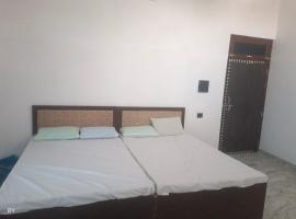 Rudra hotel，位于Jaswantnagar的酒店