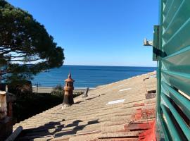 La Dimora del Sole -New Bathroom-，位于莱万托的酒店