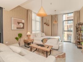 Private Luxury Studio by Blue Cloud Holidays，位于沙迦的豪华酒店
