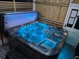 Synod Farm Cottage, 5 Person Hot Tub, Pets Welcome