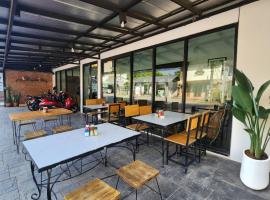 JB Hotel，位于清迈的酒店