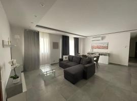 Coastal Comfort Modern 2BR Apartment in Marsascala，位于Il-Ħamrija的酒店
