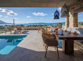 Gialova SUNSET VILLA with Seaview & Private Pool，位于吉亚洛瓦的酒店
