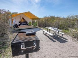 LoveFINS，位于Fire Island Pines的酒店