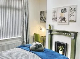 Ideal 3 bed pay-as-you-stay home in Wigan sleeps 6