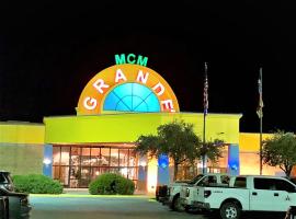 MCM Grande FunDome Odessa，位于奥德萨的酒店
