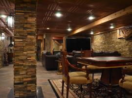 Chateau Connellsville Medieval Royal Chamber，位于Connellsville的酒店