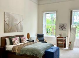 Grosvenor Apartments in Bath - Great for Families, Groups, Couples, 80 sq m, Parking，位于巴斯的酒店