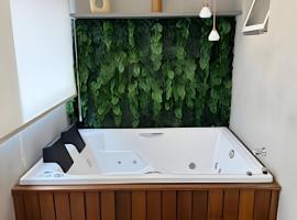 Estúdio SPA Elegante! Jacuzzi privativa! 1407，位于索罗卡巴的酒店