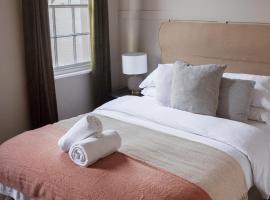 #3 - King Room at The Raven Aparthotel by PureStay，位于马奇温洛克的酒店