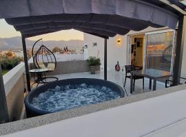 Hill Luxury Suite，位于Moírai的酒店