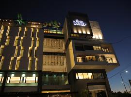 Hotel Duble，位于纳沃华的酒店