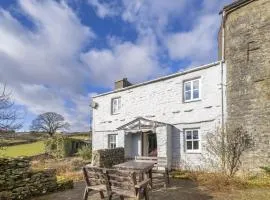 Drawell Cottage - Situated on a working farm
