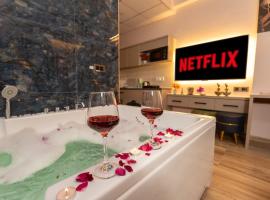 Jacuzzi & Big Screen By Buddies Home，位于大诺伊达的酒店