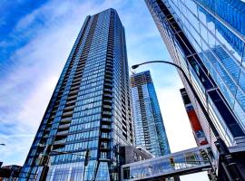 Spectacular Skyline Views - Downtown Montreal - Luxury Condo & Penthouse，位于蒙特利尔的酒店