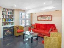 Private - Spacious with Jacuzzi and Great Location