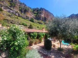 Casa Corazón de piedra en el Río Dulce，位于Aragosa的酒店
