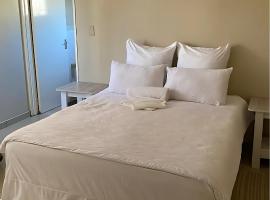 King Room, En-Suite, Near City Centre Windhoek，位于温特和克的酒店