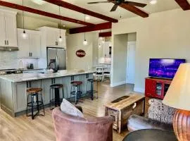 NEW Stunning Views & Lake Access Villa