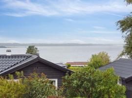 Family-Friendly House With A View Of The Fjord，位于Ølsted的酒店