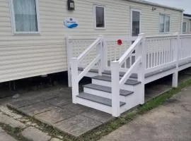 6 Berth Caravan For Hire In Essex, Seawick Holiday Park Ref 27016R