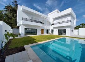 Villa luxueuse en famille Hammamet，位于Hammamet Sud的酒店