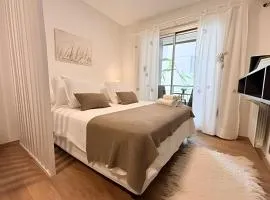 New India Apartment, con amenities, central by BEDBOOK