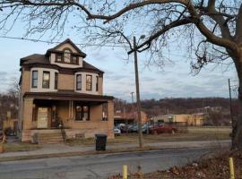 Valley and city views，位于斯托本维尔的酒店