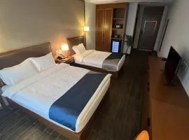 The Waterfront Oasis，位于圣罗克塞班国际机场 - SPN附近的酒店