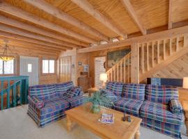 Waterfront Nelson Lake Cabin with Boat Dock!，位于海沃德的酒店
