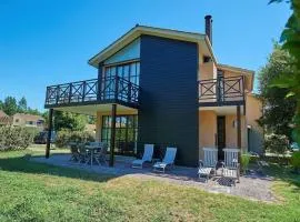 Peaceful Villa in Castle Park