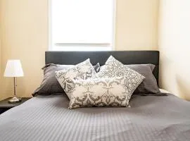 Lovely 3BR Homewith free parking-WALK to WP Gate